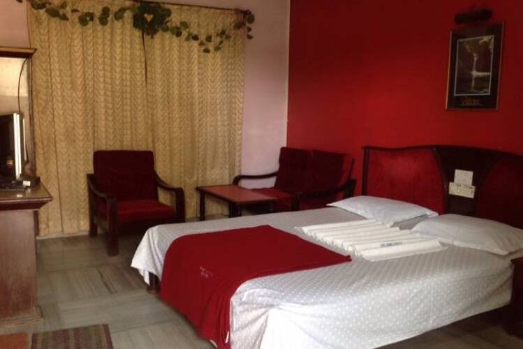 Naveen Deluxe Lodge, Davanagere 4